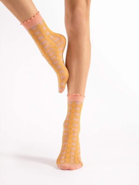 Fiore - 15 denier ankle socks with plaid pattern in contrast colour